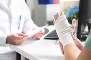 Signs of a Broken Hand, FORM Hand, Wrist & Elbow Institute, Fremont, CA